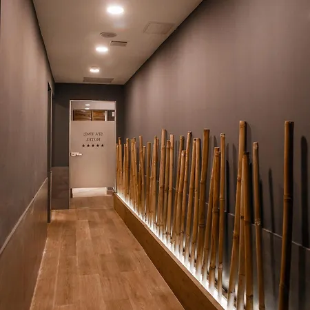 Time Hotel&spa 4* 키시나우