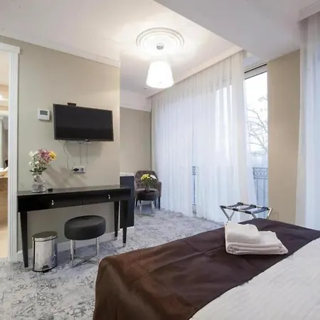 Time Hotel&spa 4* 키시나우